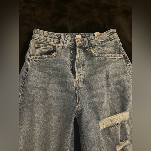H&M jeans. Ripped/baggy size 4 - Picture 2 of 6